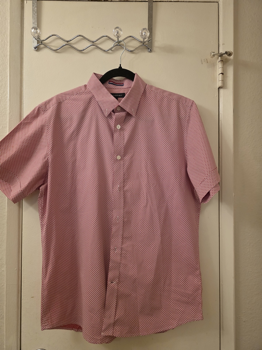 Banana Republic Short-Sleeve Button-Down Shirt in Pink Microprint